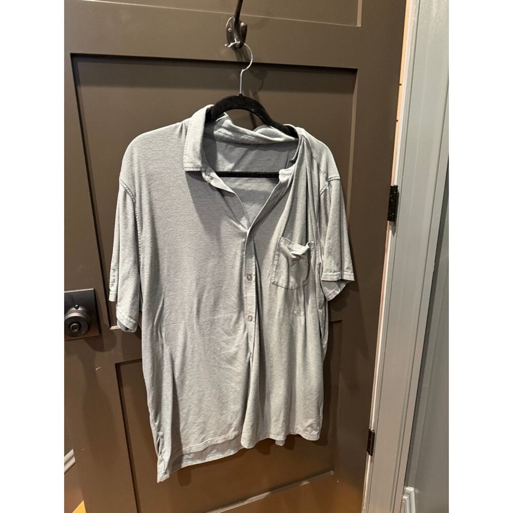 Vuori XXL Men's Light Gray Green  Button-Up Pocket Shirt